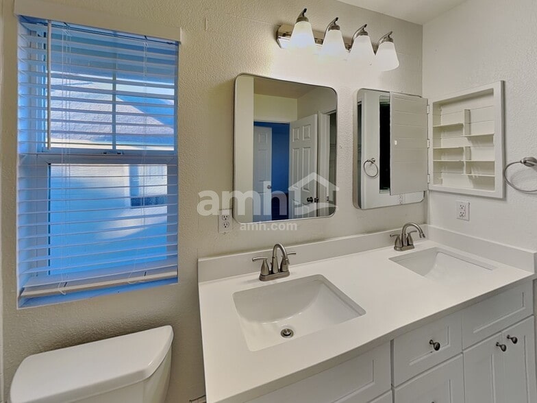 Building Photo - 1192 S Coolidge Cir