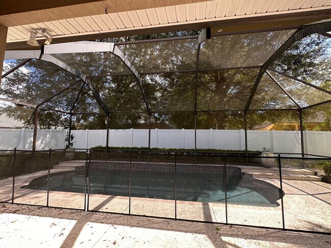 Building Photo - Screened In Ground Pool! Close to Schools, Shopping, Restaurants!