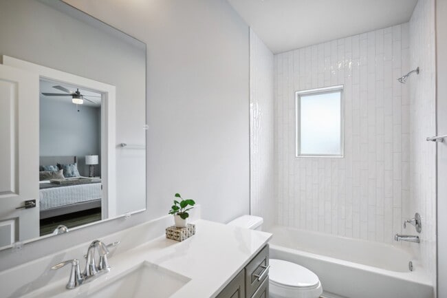 Building Photo - 5779 Spring Stuebner Rd