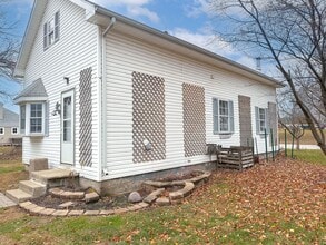 Building Photo - 3 bedroom 2 bath