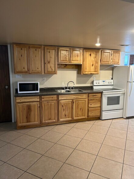 Building Photo - 222 E Evans Ave