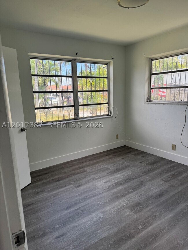 Building Photo - 2620 SW 53rd Ave
