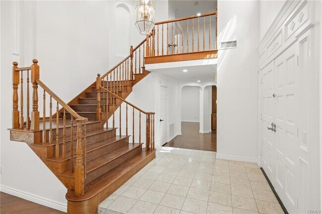 Building Photo - 8041 Valley Flores Dr
