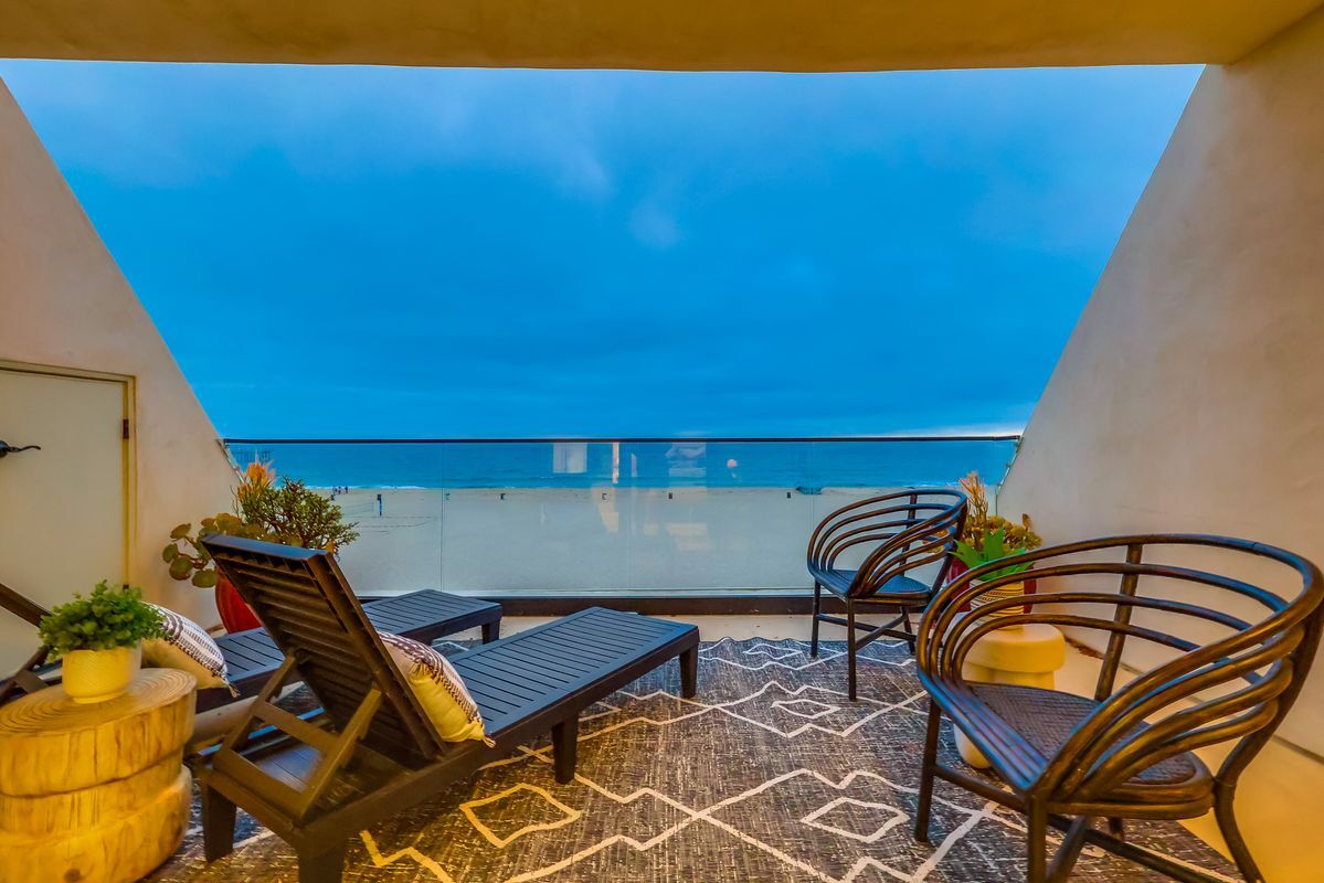 Building Photo - 1510 The Strand