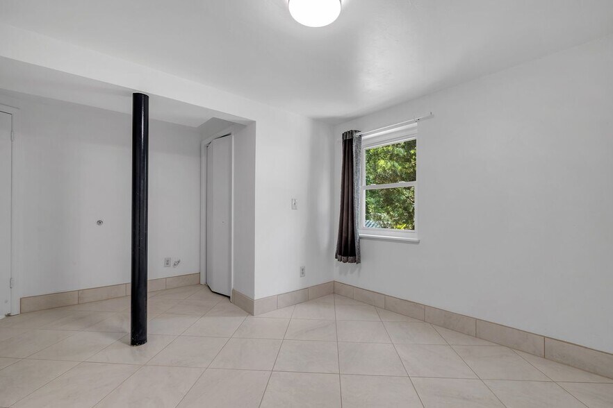 Building Photo - 2208 Escambia Dr