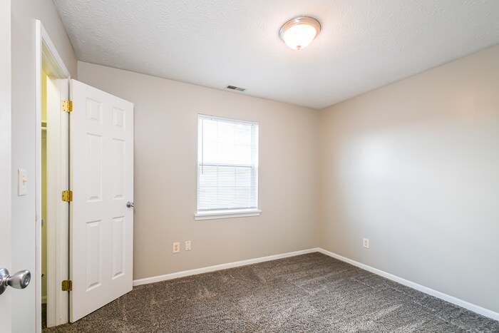 Building Photo - 11813 Shannon Pointe Rd
