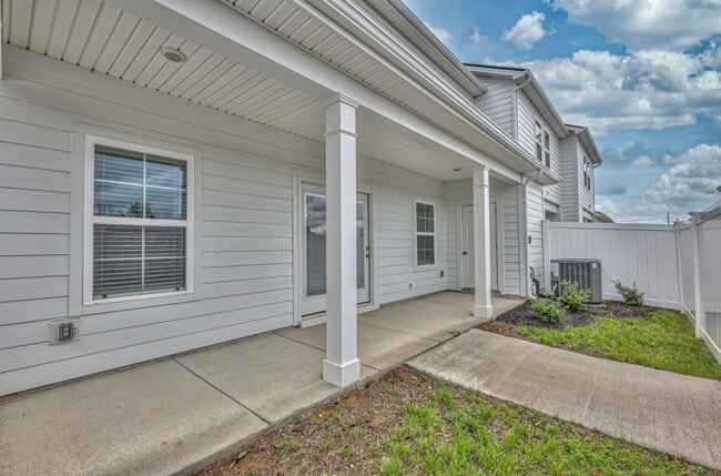 Building Photo - Brand New Luxury Townhome! 3 BR, 2.5 BA, 2 Car Garage, Pool, Dog Park, and More!