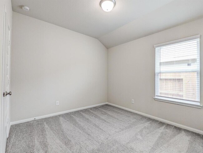 Building Photo - 2023 Stella Pne Dr