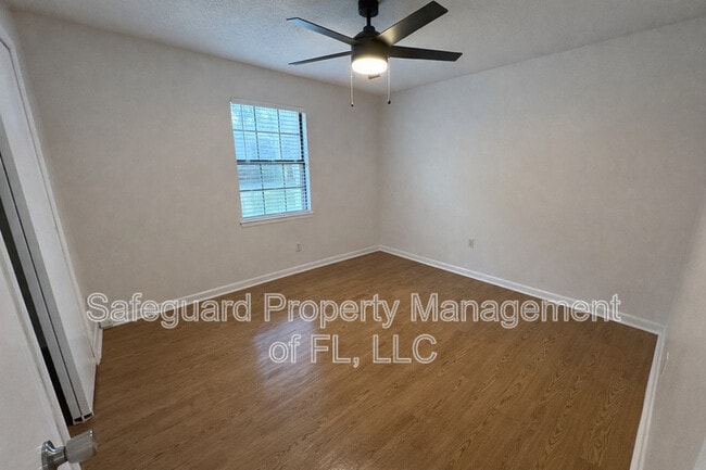 Building Photo - 4185 Ravenwood Dr