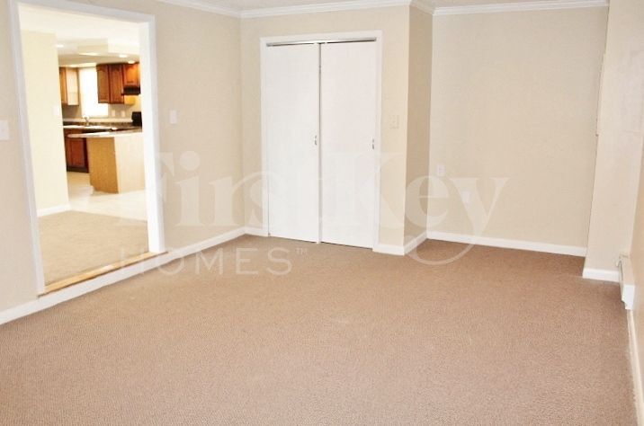 Building Photo - 9404 Granville Pl