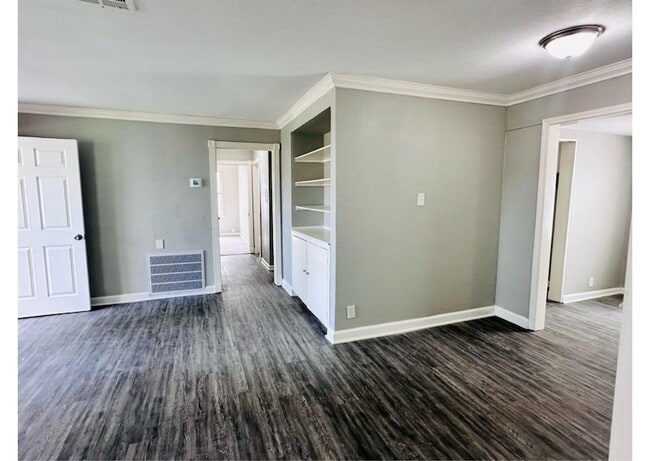 Building Photo - 4914 Kelso St