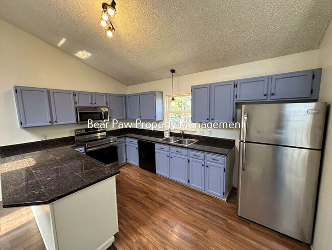 Building Photo - 30791 Hilltop Dr