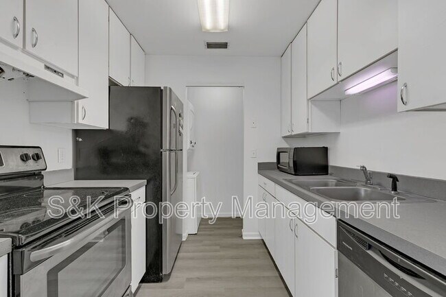 Building Photo - 517 Mary Robert Ln