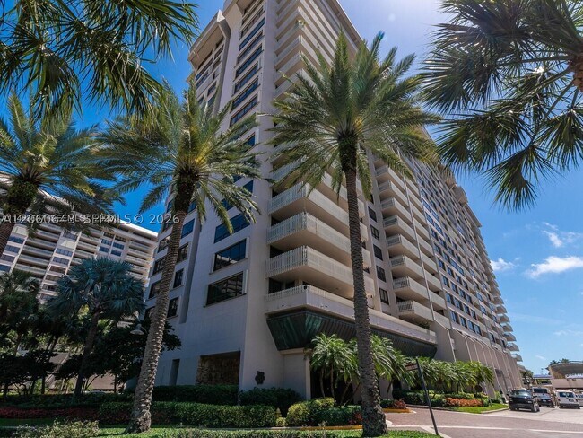 Building Photo - 2 Grove Isle Dr