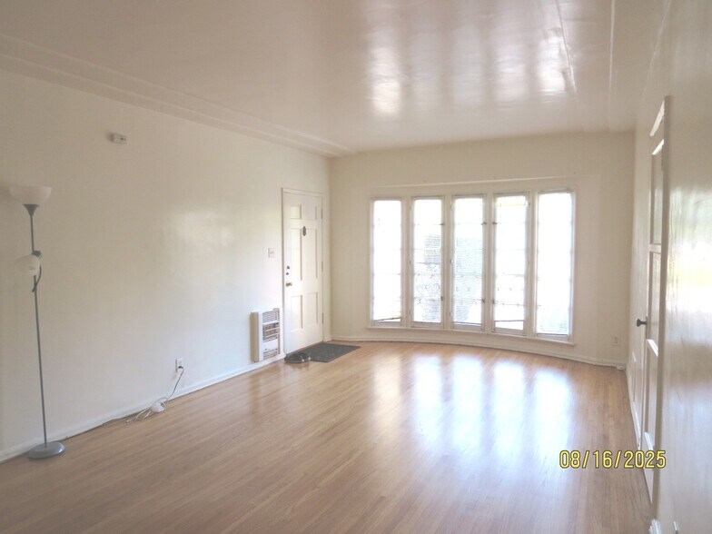 Primary Photo - 5648 W 6th St