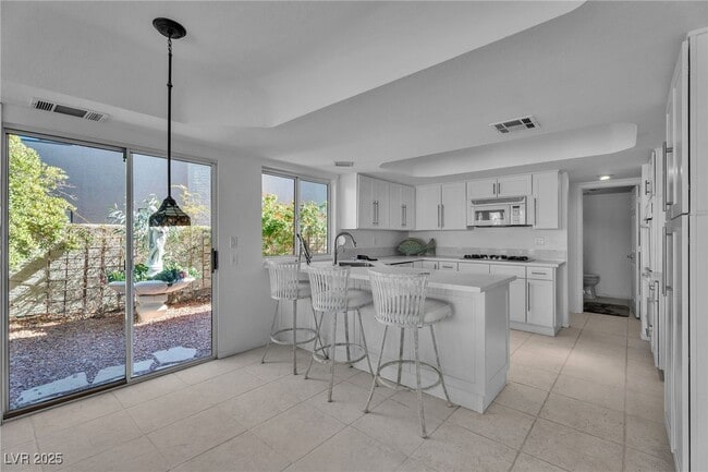 Building Photo - 8744 Captains Pl