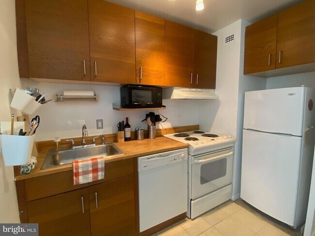 Building Photo - 1435 4th St NW