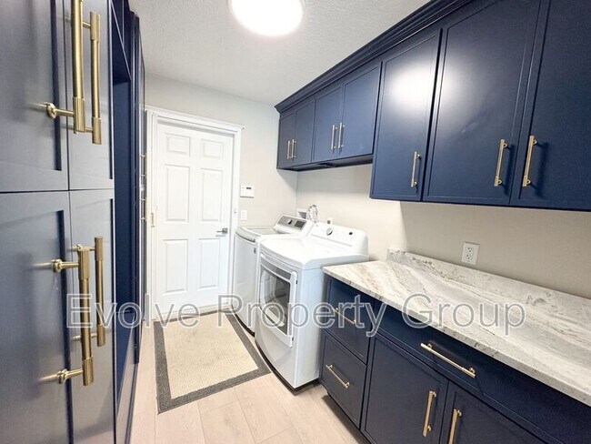 Building Photo - 470 Lambert Ave