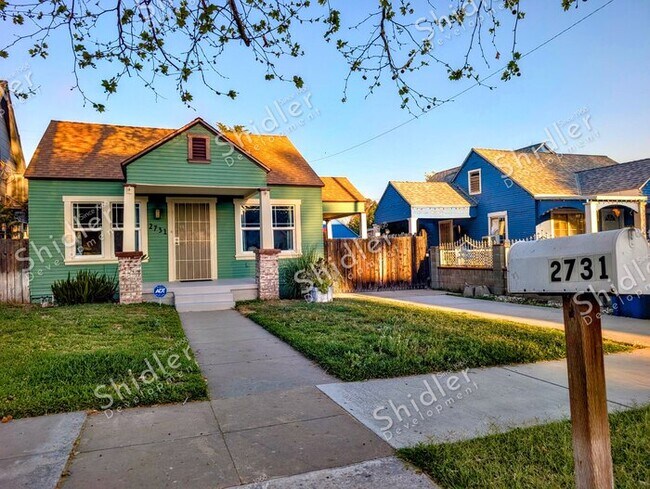 Building Photo - Upgraded Bungalow with Garage