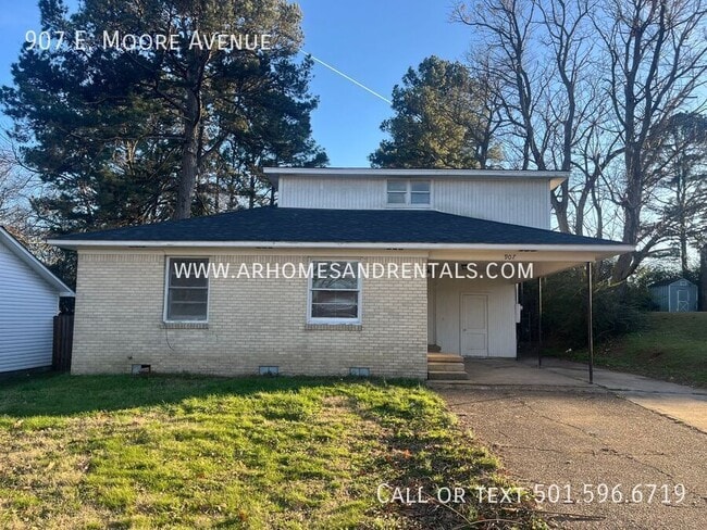 Primary Photo - 907 E Moore Ave