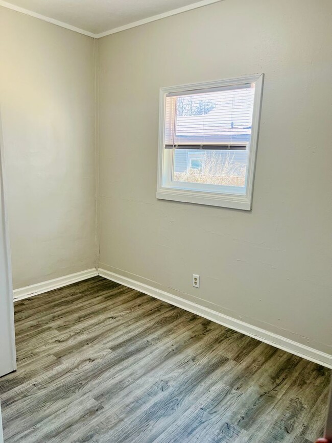 Building Photo - Newly remodeled 3 bedroom home in West Lou...