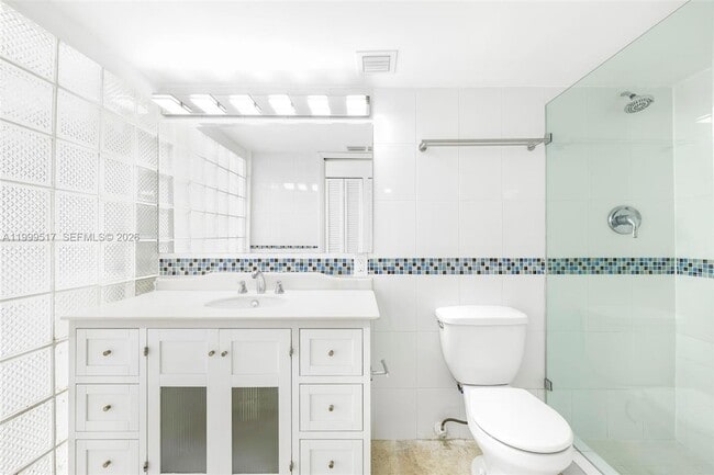 Building Photo - 1420 Brickell Bay Dr