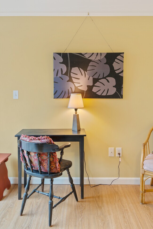 Building Photo - 6718 SW 36th Ave