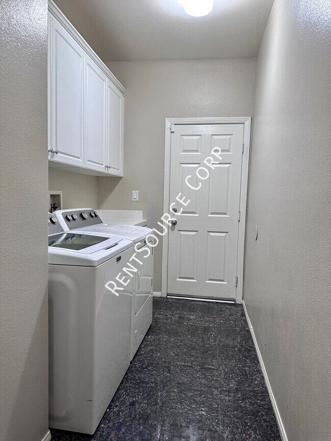 Building Photo - 28479 Falcon Crest Dr