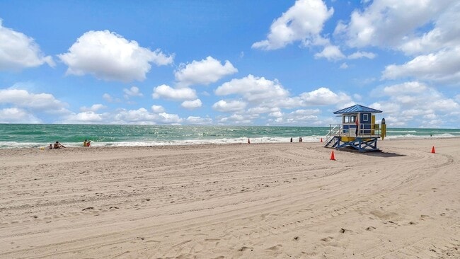 Building Photo - 3000 S Ocean Dr