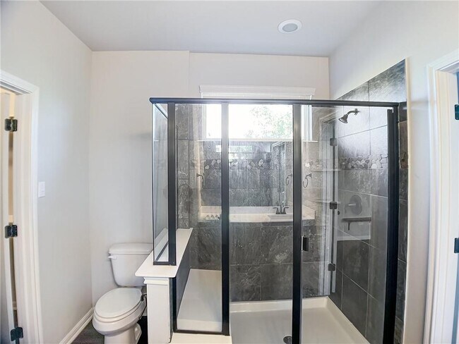 Building Photo - 308 S Brook Dr