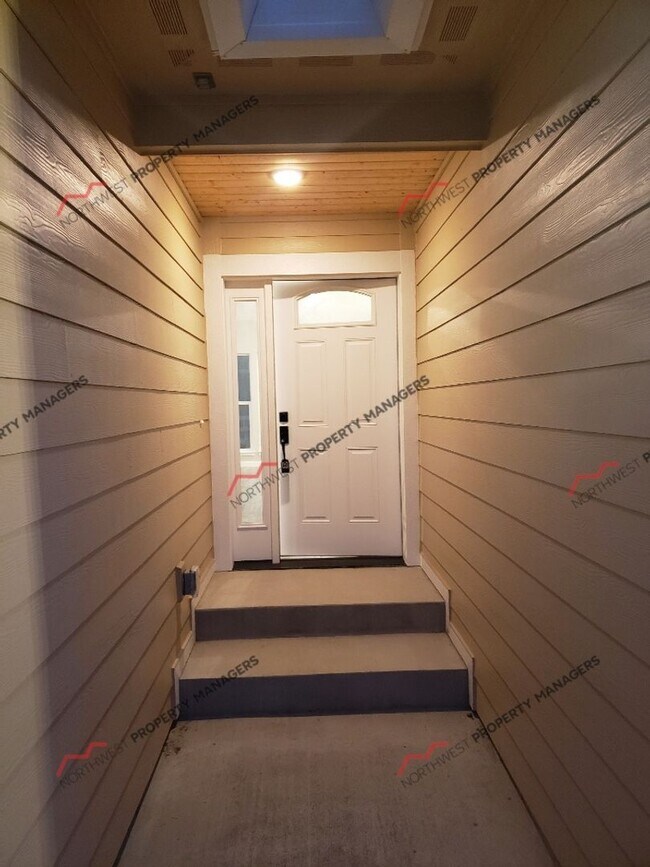 Building Photo - STATUS: AVAILABLE  | R245A | $2095 *** 1 ST FULL MONTH FREE - MOVE IN SPECIAL!!!