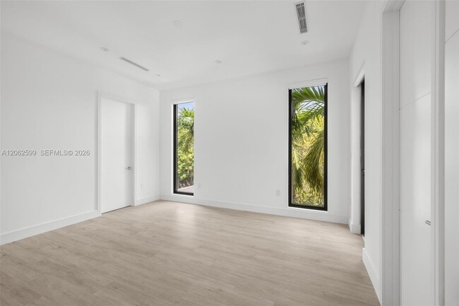 Building Photo - 2992 Coconut Ave