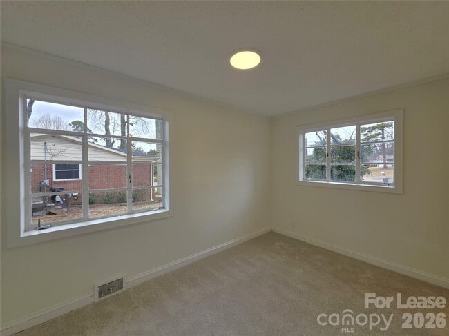 Building Photo - 1407 Sherwood Dr