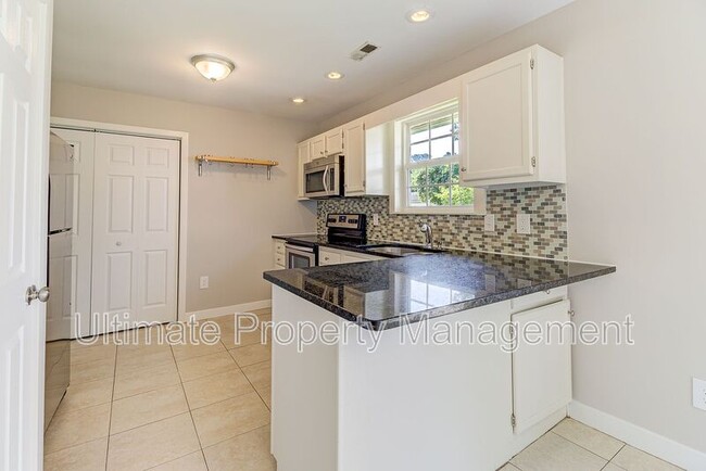 Building Photo - 6232 Murrayville Rd