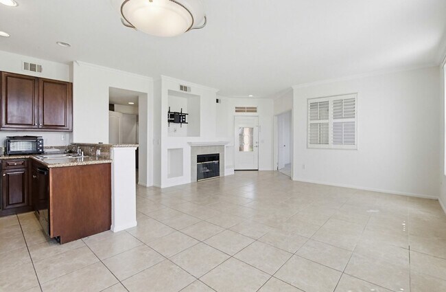 Building Photo - Single Level Condo - 2 Bedroom + Den With Views in Sabre Springs