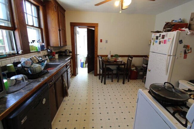 Building Photo - 3.0 bedroom in Cambridge Massachusetts 02140