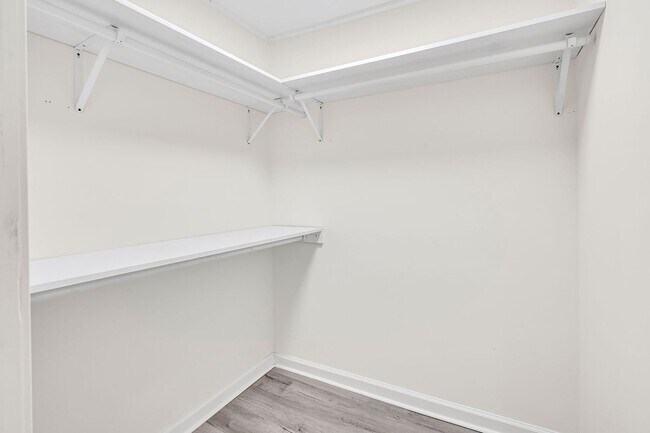 Building Photo - 3 Bed 2 Bath House w/Fenced Yard in East N...