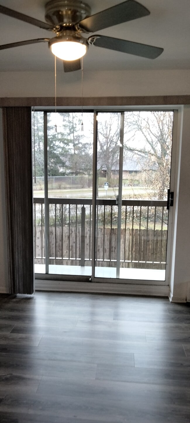 Building Photo - 1375 Rebecca Dr