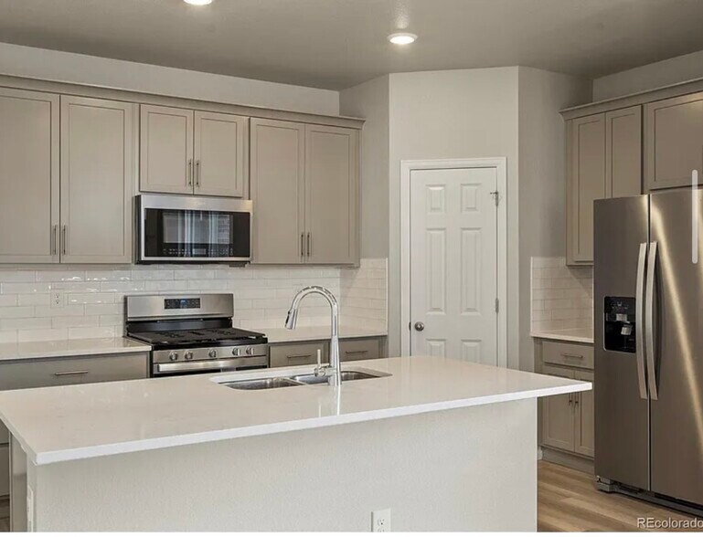 Building Photo - 750 N Shawnee St