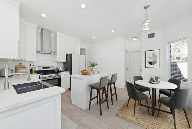 Building Photo - 5214 Bay Pines Dr