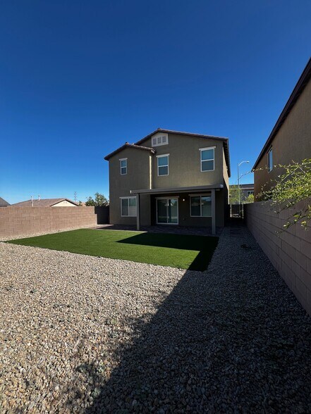 Building Photo - 10724 Wild Parsley Ave