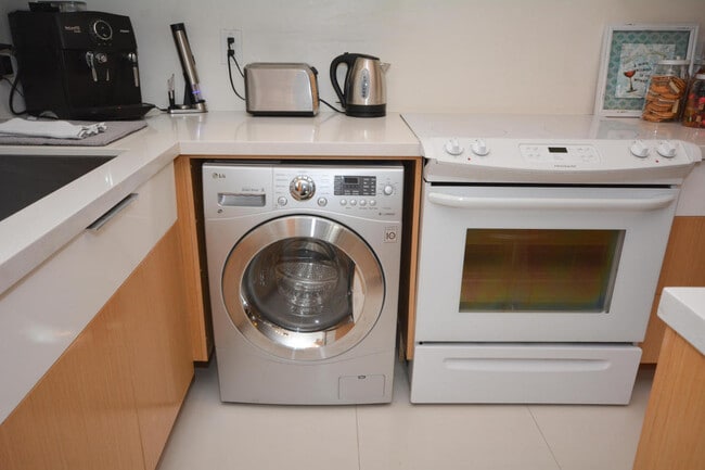 Building Photo - 1231 NW 13th St