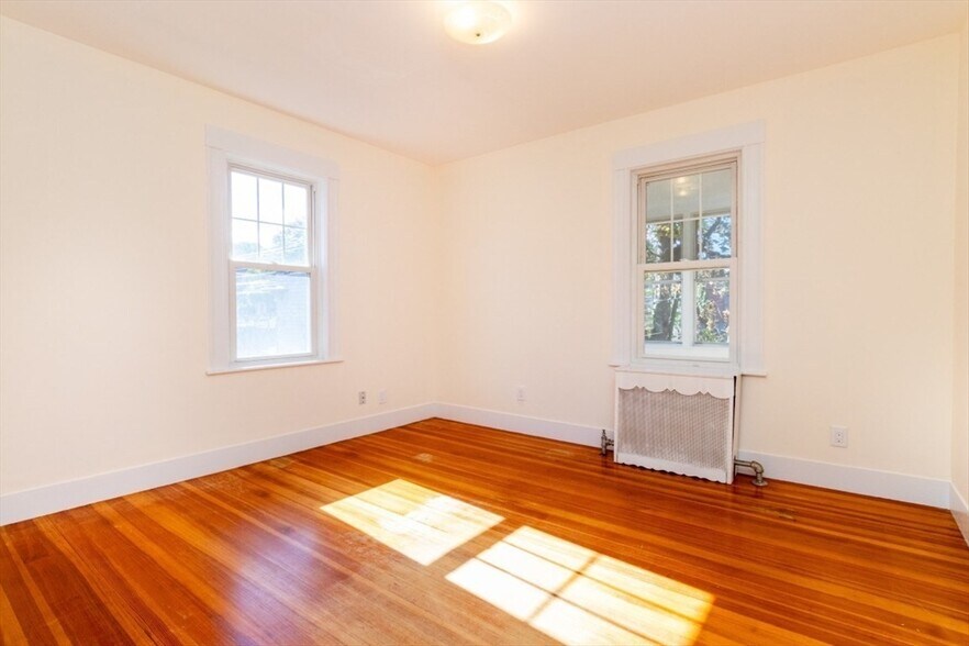 Building Photo - 8 Hastings St