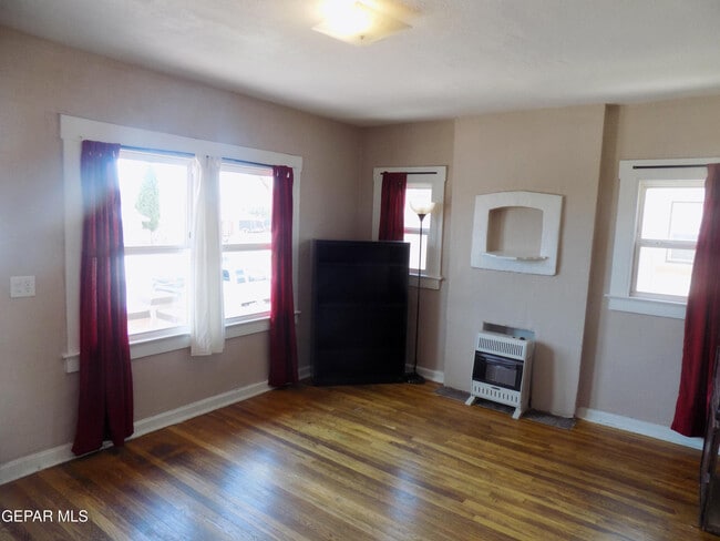 Building Photo - 3609 Sacramento Ave