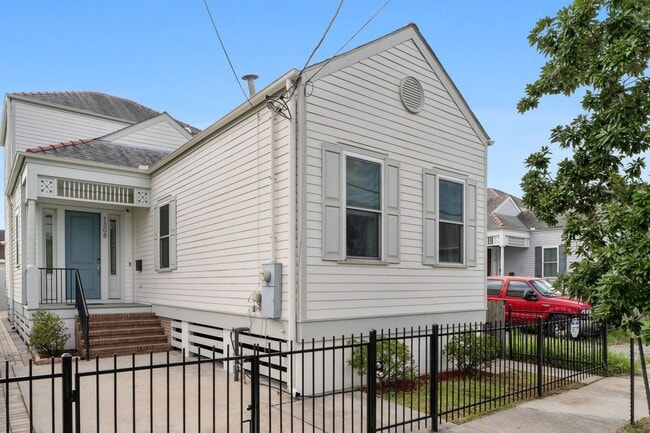Building Photo - Beautiful Single Family Home
