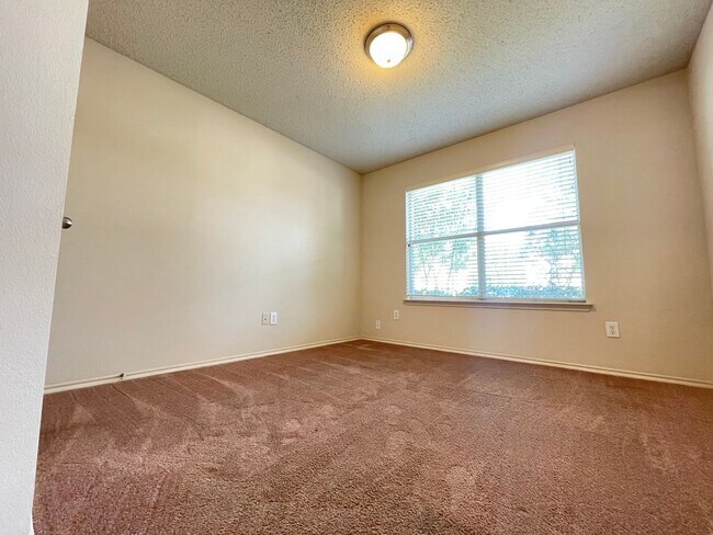 Building Photo - Keller ISD-5 BED, 4 BATH-AMAZING PRICE!