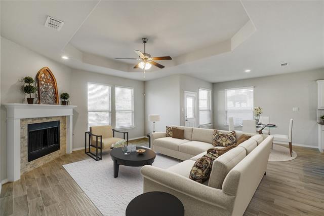 Building Photo - 821 Meadows Dr