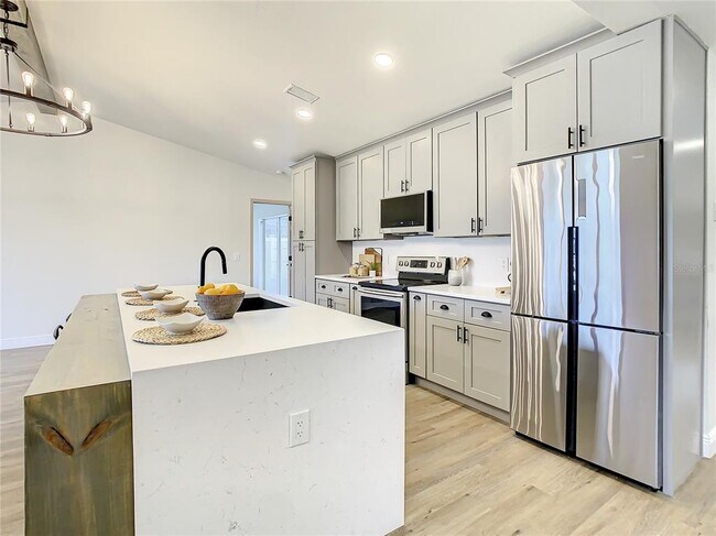 Building Photo - 7384 Van Lake Dr