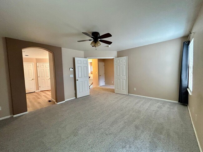 Building Photo - Spacious 3Bd Home in the Broadlands