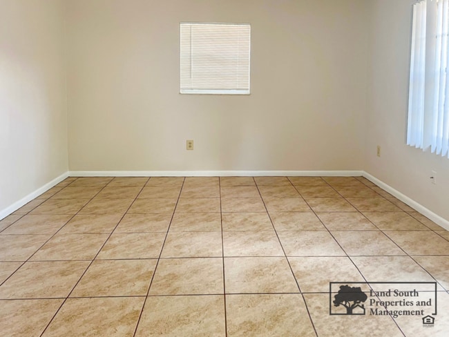 Building Photo - 2628 S Palmeden Dr
